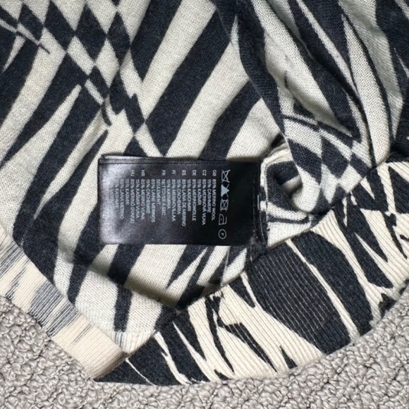 Versace x H&M Cashmere Blend Sweater - Picture 7 of 9